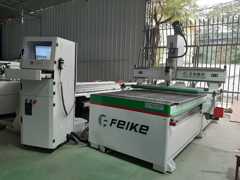  Máy CNC 1 đầu HẠNG NẶNG kết hợp tỳ phôi,ra phôi tự động FEIKE1325-1D+